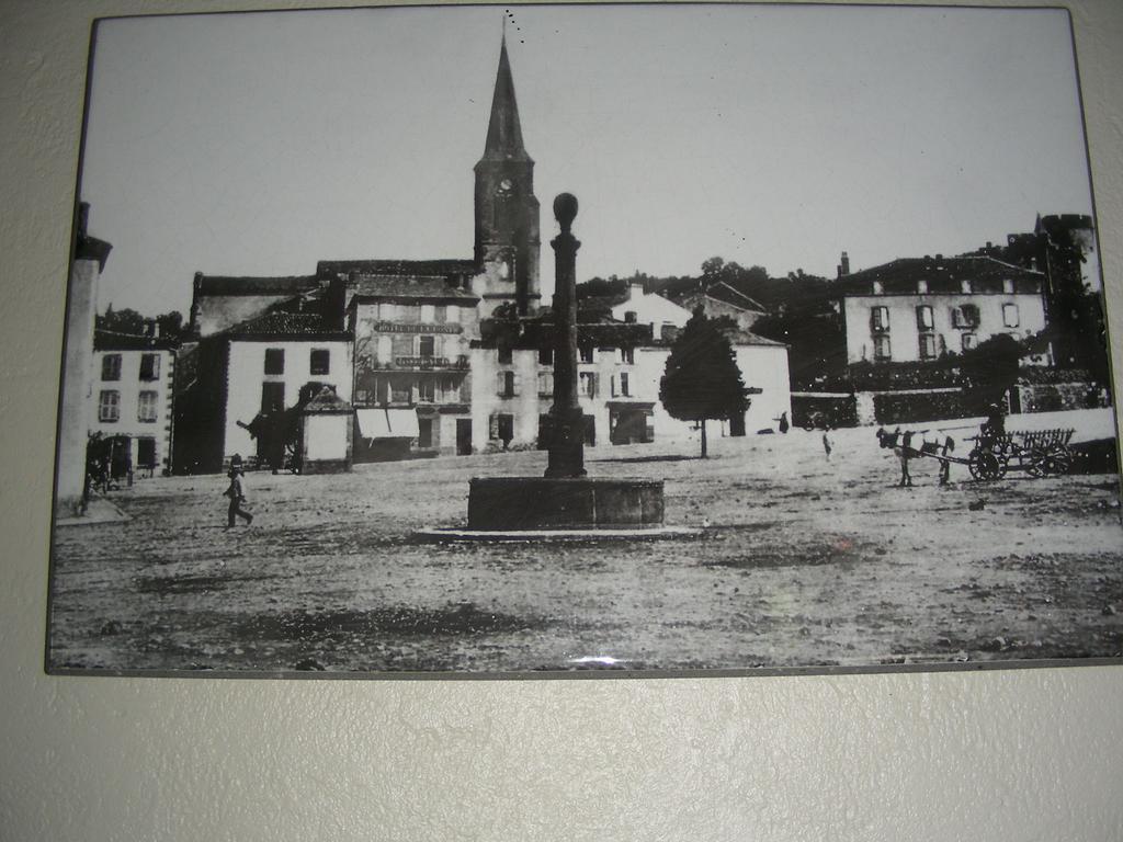 Logis Hotel Restaurant De La Poste Pontgibaud Exteriér fotografie