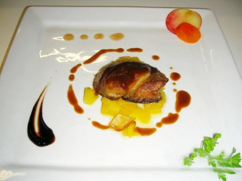 Logis Hotel Restaurant De La Poste Pontgibaud Exteriér fotografie