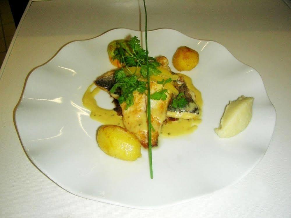 Logis Hotel Restaurant De La Poste Pontgibaud Exteriér fotografie