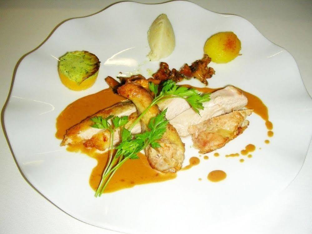 Logis Hotel Restaurant De La Poste Pontgibaud Exteriér fotografie