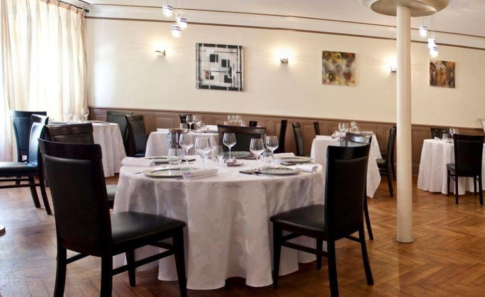 Logis Hotel Restaurant De La Poste Pontgibaud Exteriér fotografie